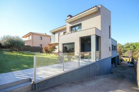 Сasa de 4 dormitorios en venta en Cataluña, Spain № 6252 - foto 14