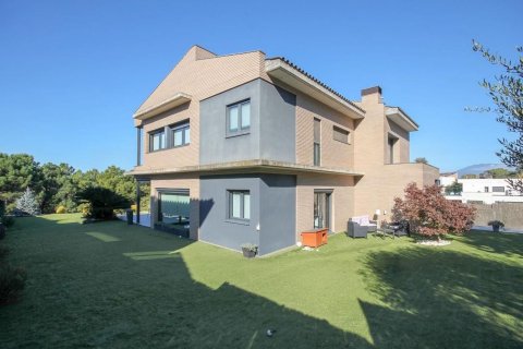 Сasa de 4 dormitorios en venta en Cataluña, Spain № 6252 - foto 4
