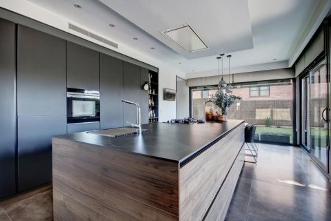 Сasa de 4 dormitorios en venta en Cataluña, Spain № 6252 - foto 28