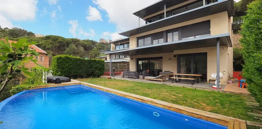 Сasa de 7 dormitorios en venta en Barcelona, Cataluña, Spain № 1726