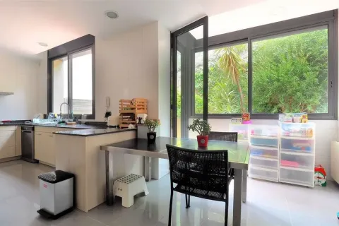 Сasa de 7 dormitorios en venta en Barcelona, Cataluña, Spain № 1726 - foto 17