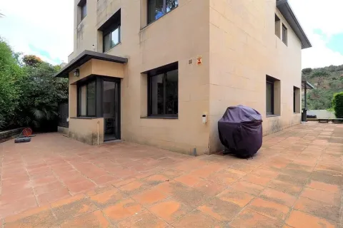 Сasa de 7 dormitorios en venta en Barcelona, Cataluña, Spain № 1726 - foto 19