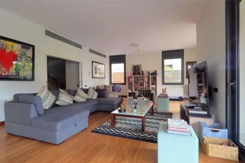Сasa de 7 dormitorios en venta en Barcelona, Cataluña, Spain № 1726 - foto 10