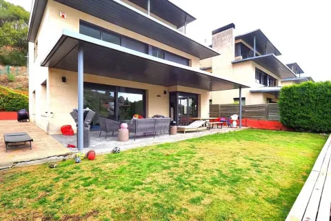 Сasa de 7 dormitorios en venta en Barcelona, Cataluña, Spain № 1726 - foto 5