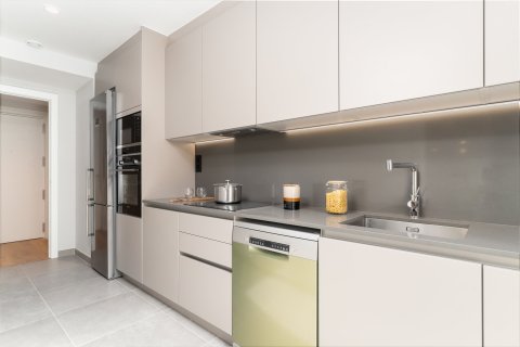 Apartamento de 4 dormitorios en venta en Barcelona, Cataluña, Spain № 1731 - foto 10