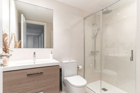 Apartamento de 4 dormitorios en venta en Barcelona, Cataluña, Spain № 1731 - foto 16