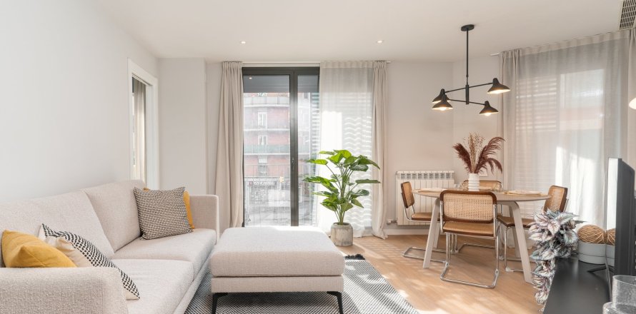 Apartamento de 4 dormitorios en venta en Barcelona, Cataluña, Spain № 1731