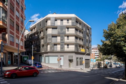 Apartamento de 4 dormitorios en venta en Barcelona, Cataluña, Spain № 1731 - foto 3