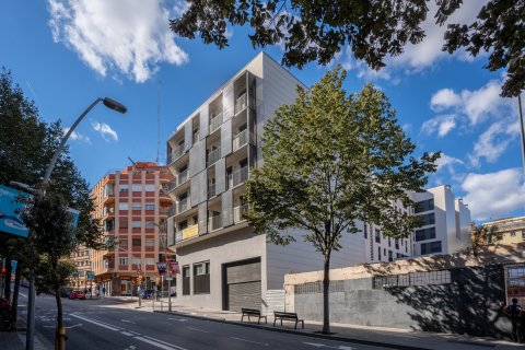 Apartamento de 4 dormitorios en venta en Barcelona, Cataluña, Spain № 1731 - foto 4
