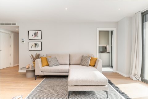 Apartamento de 4 dormitorios en venta en Barcelona, Cataluña, Spain № 1731 - foto 9