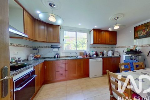 Сasa de 6 dormitorios en venta en Cambrils, Tarragona, Cataluña, Spain № 4713 - foto 26