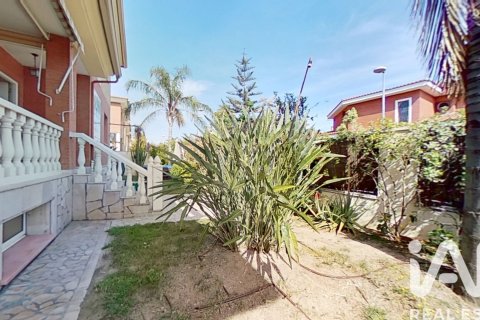 Сasa de 6 dormitorios en venta en Cambrils, Tarragona, Cataluña, Spain № 4713 - foto 30