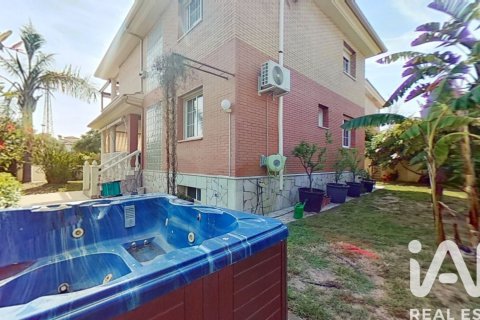 Сasa de 6 dormitorios en venta en Cambrils, Tarragona, Cataluña, Spain № 4713 - foto 18