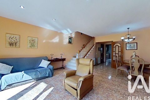 Сasa de 4 dormitorios en venta en Cubelles, Barcelona, Cataluña, Spain № 4712 - foto 3