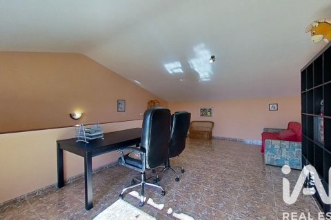 Сasa de 4 dormitorios en venta en Cubelles, Barcelona, Cataluña, Spain № 4712 - foto 27