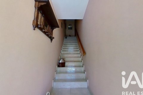 Сasa de 4 dormitorios en venta en Cubelles, Barcelona, Cataluña, Spain № 4712 - foto 4