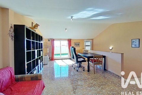 Сasa de 4 dormitorios en venta en Cubelles, Barcelona, Cataluña, Spain № 4712 - foto 30