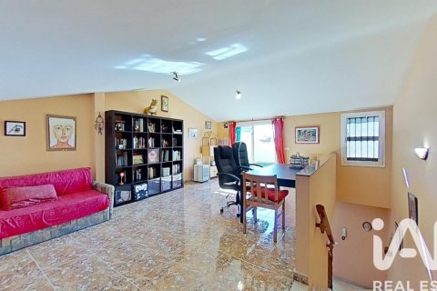 Сasa de 4 dormitorios en venta en Cubelles, Barcelona, Cataluña, Spain № 4712 - foto 2