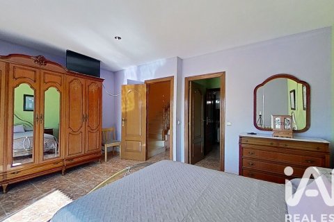 Сasa de 4 dormitorios en venta en Cubelles, Barcelona, Cataluña, Spain № 4712 - foto 17