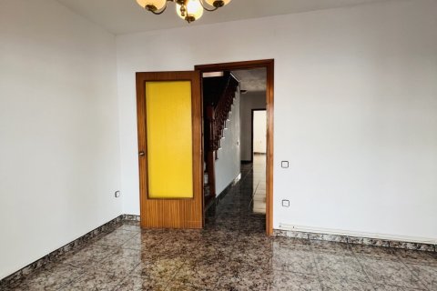 Casa adosada de 5 dormitorios en venta en Vilanova i la Geltrú, Barcelona, Cataluña, Spain № 4710 - foto 5