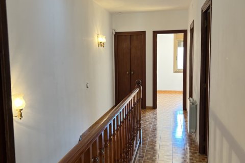 Casa adosada de 5 dormitorios en venta en Vilanova i la Geltrú, Barcelona, Cataluña, Spain № 4710 - foto 12