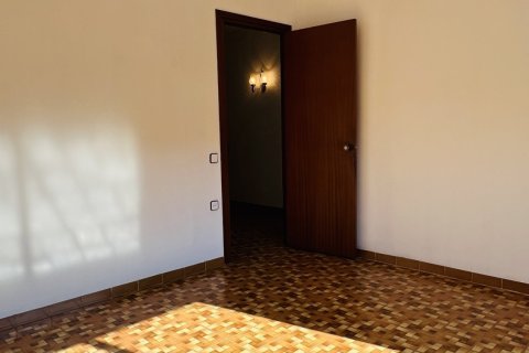 Casa adosada de 5 dormitorios en venta en Vilanova i la Geltrú, Barcelona, Cataluña, Spain № 4710 - foto 16