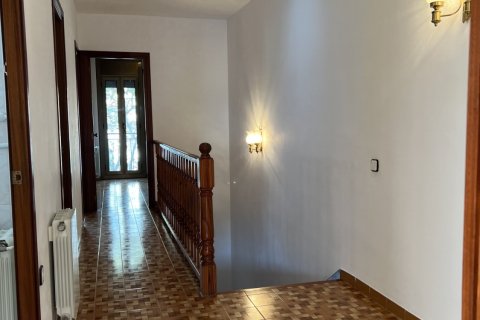 Casa adosada de 5 dormitorios en venta en Vilanova i la Geltrú, Barcelona, Cataluña, Spain № 4710 - foto 28
