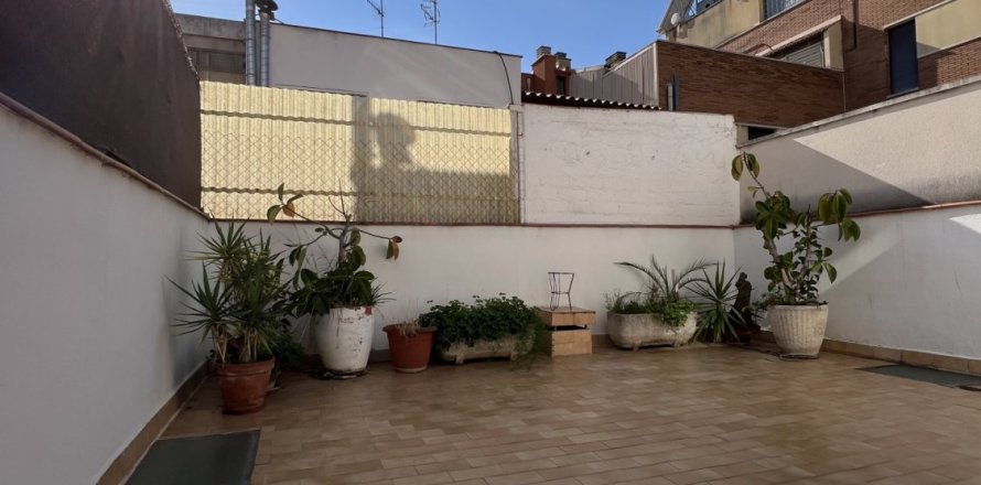 Casa adosada de 5 dormitorios en venta en Vilanova i la Geltrú, Barcelona, Cataluña, Spain № 4710