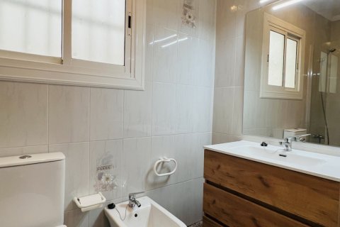 Casa adosada de 5 dormitorios en venta en Vilanova i la Geltrú, Barcelona, Cataluña, Spain № 4710 - foto 26