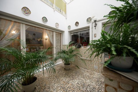 5 bedrooms house for sale in Vilanova i la Geltru, Barcelona, Catalonia, Spain № 6999 - photo 6