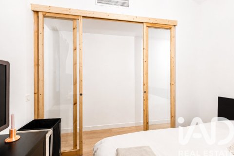 Apartamento de 2 dormitorios en venta en Barcelona, Cataluña, Spain № 7340 - foto 9