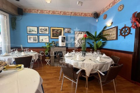 Cafetería / restaurante de 243 m² en venta en L'Escala, Gerona, Cataluña, Spain № 5855 - foto 16