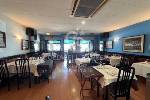 Cafetería / restaurante de 243 m² en venta en L'Escala, Gerona, Cataluña, Spain № 5855 - foto 21