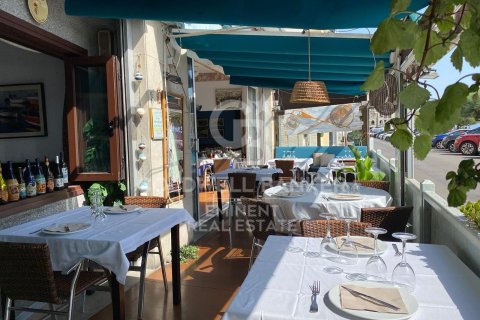 Cafetería / restaurante de 243 m² en venta en L'Escala, Gerona, Cataluña, Spain № 5855 - foto 3