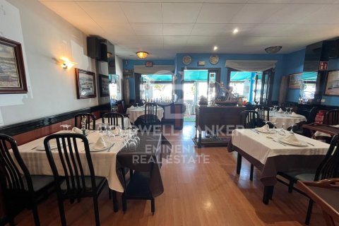 Cafetería / restaurante de 243 m² en venta en L'Escala, Gerona, Cataluña, Spain № 5855 - foto 23