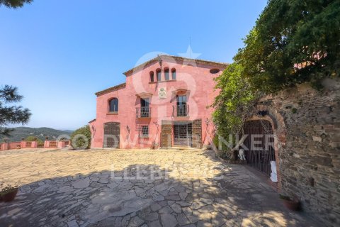 Сasa de 8 dormitorios en venta en Barcelona, Cataluña, Spain № 5860