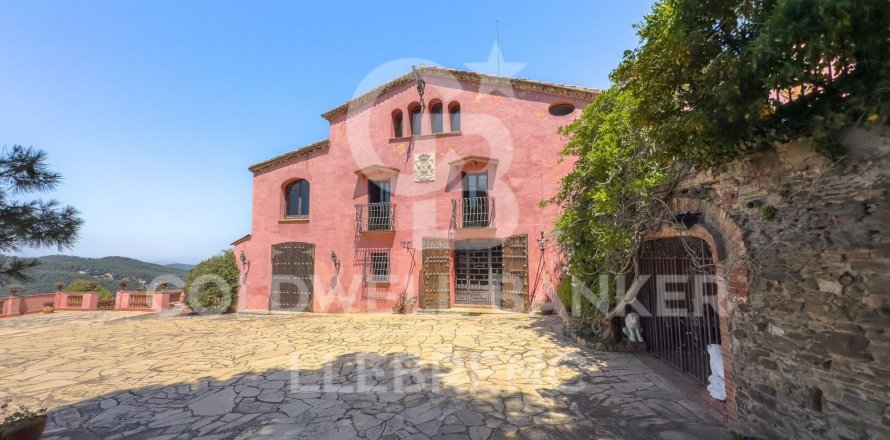 Сasa de 8 dormitorios en venta en Barcelona, Cataluña, Spain № 5860