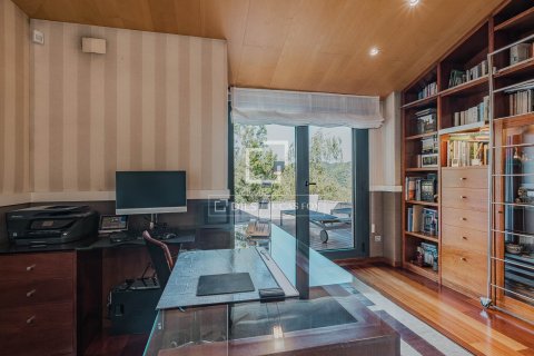 Villa de 7 dormitorios en venta en Barcelona, Cataluña, Spain № 6432 - foto 12