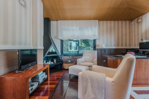 Villa de 7 dormitorios en venta en Barcelona, Cataluña, Spain № 6432 - foto 9