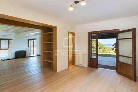 Villa de 6 dormitorios en venta en Cabrera de Mar, Barcelona, Cataluña, Spain № 3792 - foto 12