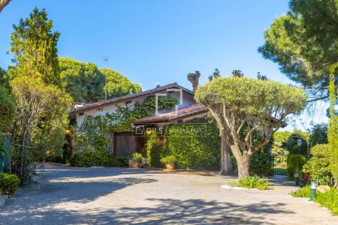 Villa de 6 dormitorios en venta en Cabrera de Mar, Barcelona, Cataluña, Spain № 3792 - foto 2