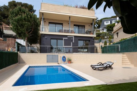 Villa de 5 dormitorios en venta en Premia De Dalt, Barcelona, Cataluña, Spain № 3793