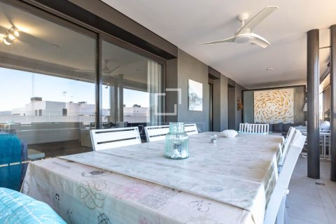 Apartamento de 4 dormitorios en venta en Sant Just Desvern, Barcelona, Cataluña, Spain № 3790 - foto 27