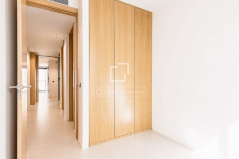 Apartamento de 2 dormitorios en venta en Barcelona, Cataluña, Spain № 8838 - foto 2