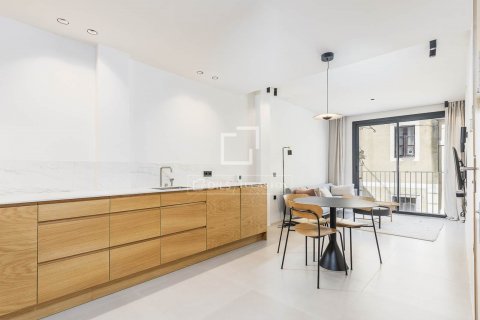Apartamento de 2 dormitorios en venta en Barcelona, Cataluña, Spain № 8838 - foto 15