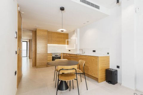 Apartamento de 2 dormitorios en venta en Barcelona, Cataluña, Spain № 8838 - foto 20