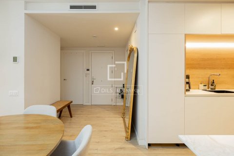 Apartamento de 3 dormitorios en venta en Barcelona, Cataluña, Spain № 8836 - foto 4