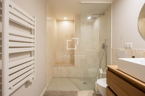 Apartamento de 3 dormitorios en venta en Barcelona, Cataluña, Spain № 8836 - foto 17
