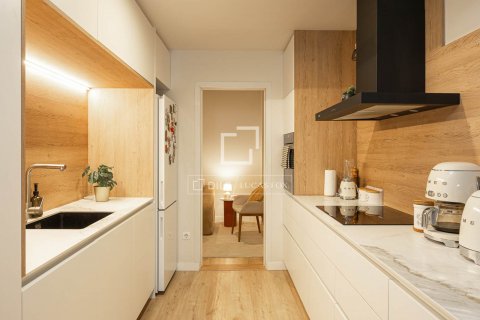 Apartamento de 3 dormitorios en venta en Barcelona, Cataluña, Spain № 8836 - foto 3