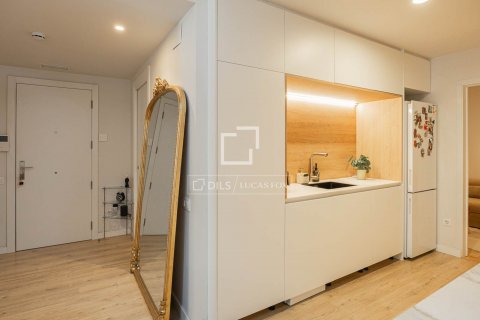Apartamento de 3 dormitorios en venta en Barcelona, Cataluña, Spain № 8836 - foto 2